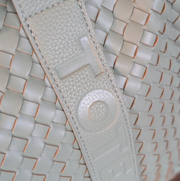 Mint Green Tote Bag Matching Wallet And Removable Adjustable Crossbody Strap. - Picture 5 of 7